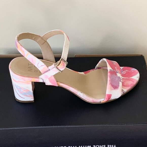 EUC Naturalizer Bristol Floral Block Heel Sandals, Multicolored Floral, Size 6 - Picture 3 of 12